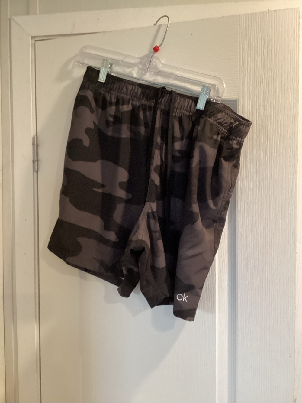 Calvin Klein Men's Gray/Black Camo Athletic swimwear Shorts XL EUC